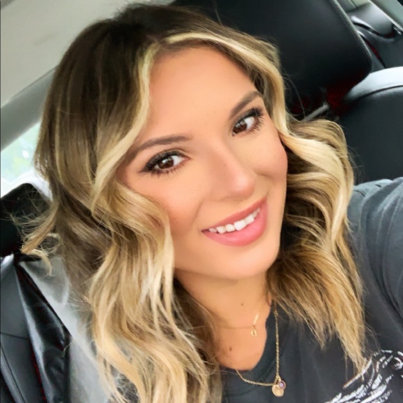 Meet your Posher, Eleni - Picture 2 of 2